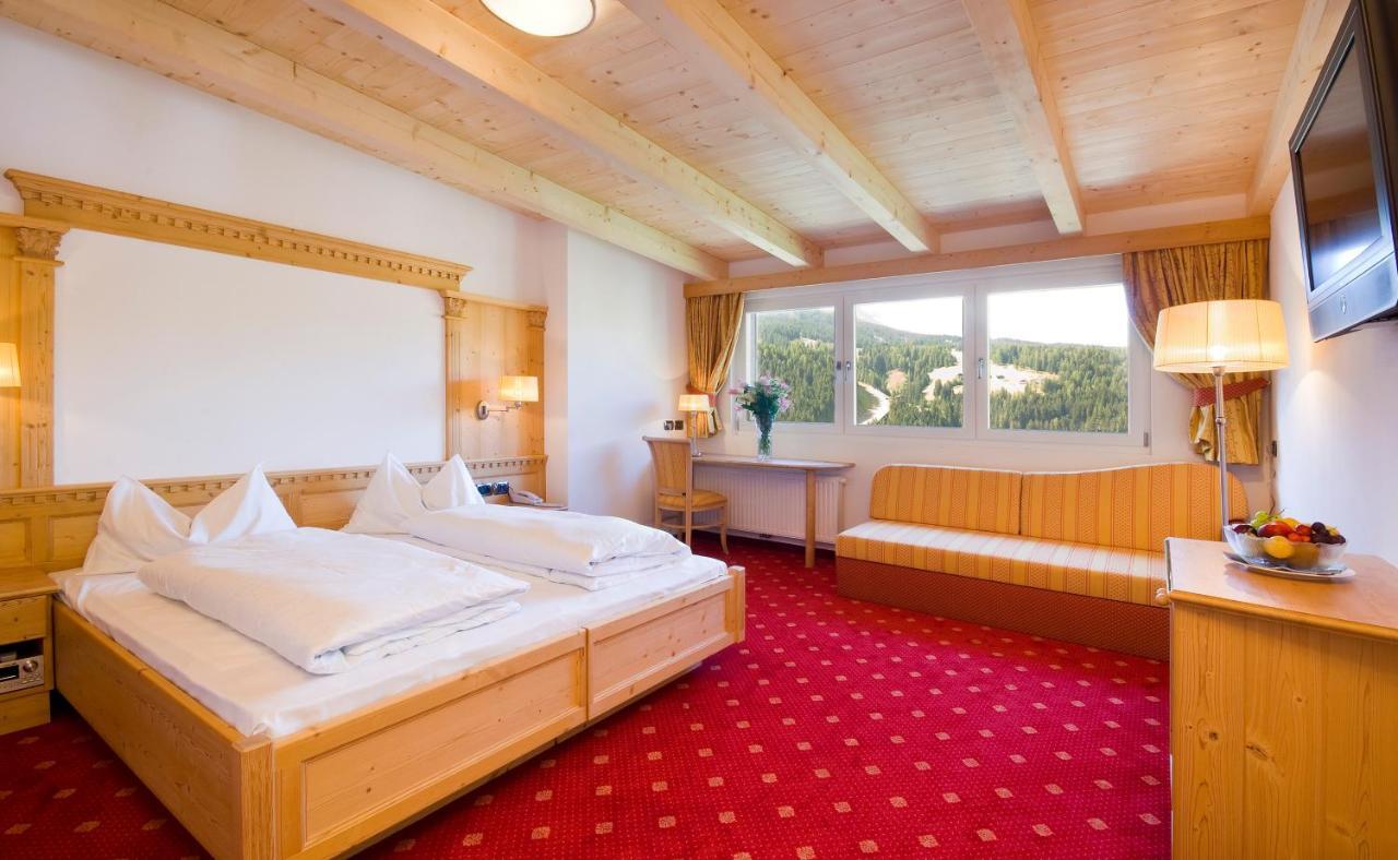 Kristiania Small Dolomites Hotel Selva di Val Gardena Room photo